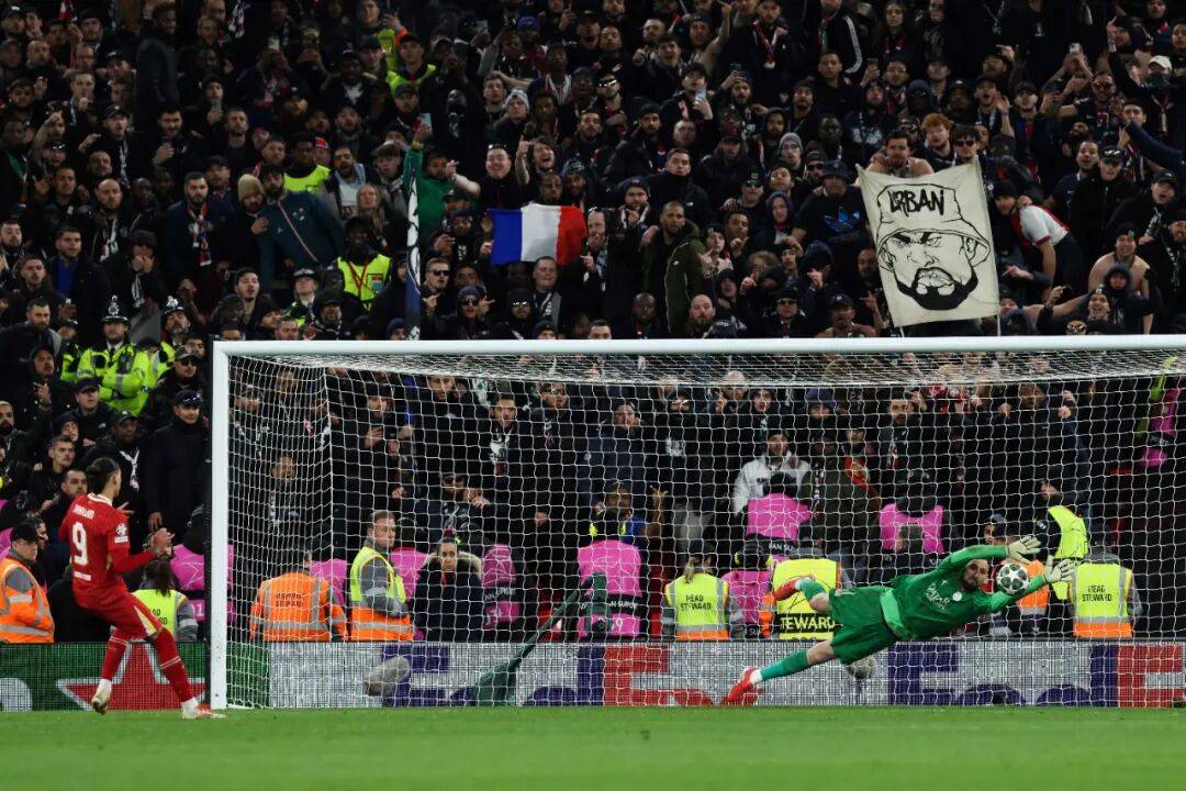 包含芝加哥公牛训练开放日；集结日绝杀压哨引欢呼；法国杯在即；更衣室氛围转暖的词条-九游会娱乐平台